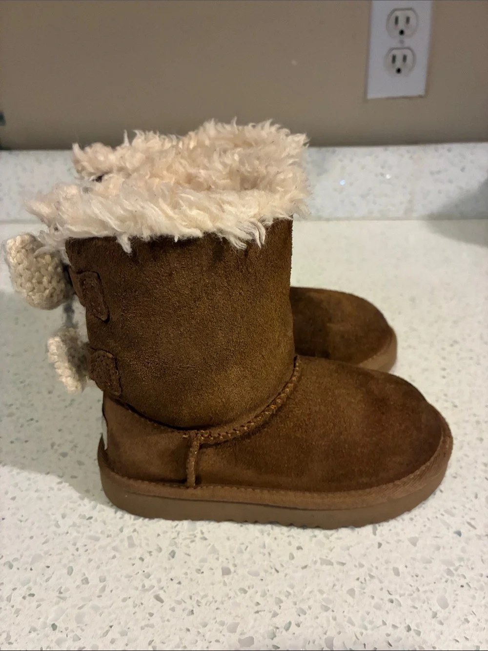UGG BOOTS